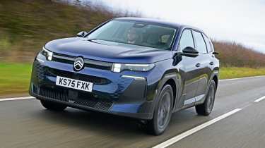 Citroen C5 Aircross вид спереди в три четверти